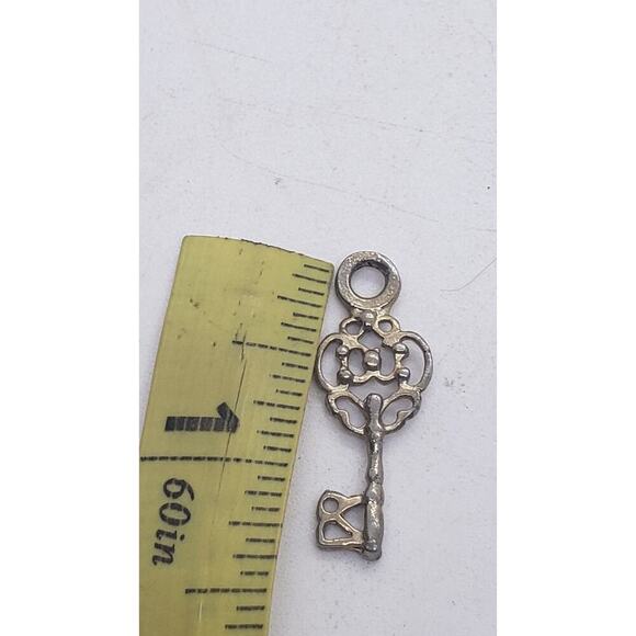 Vtg Charm Pendant Ornate Skeleton Key Filigree Gold Wash New Home Key to Life - Picture 3 of 3